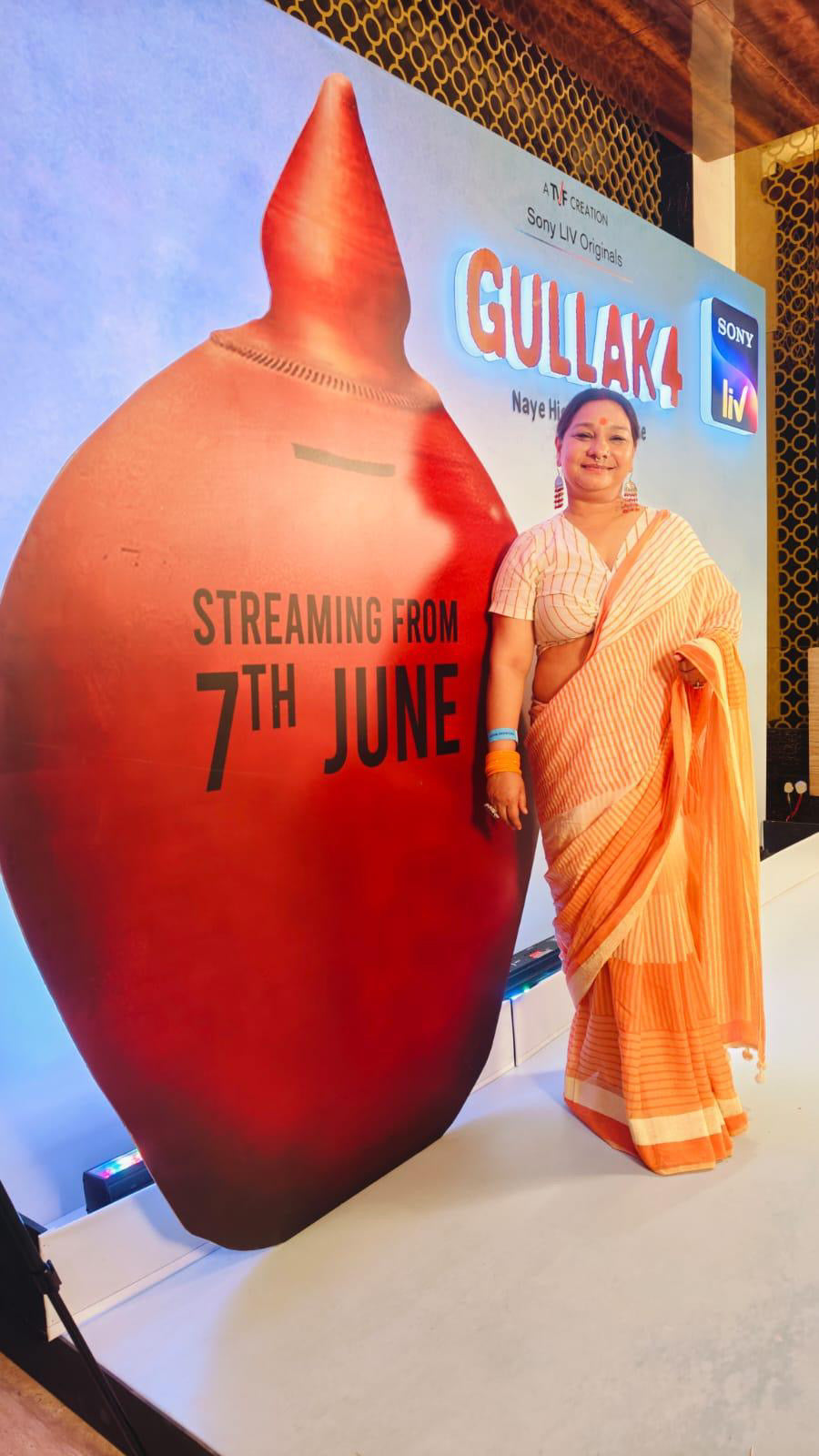 BANANA Orange Ombre Saree with Tie Up Blouse Set of 2)