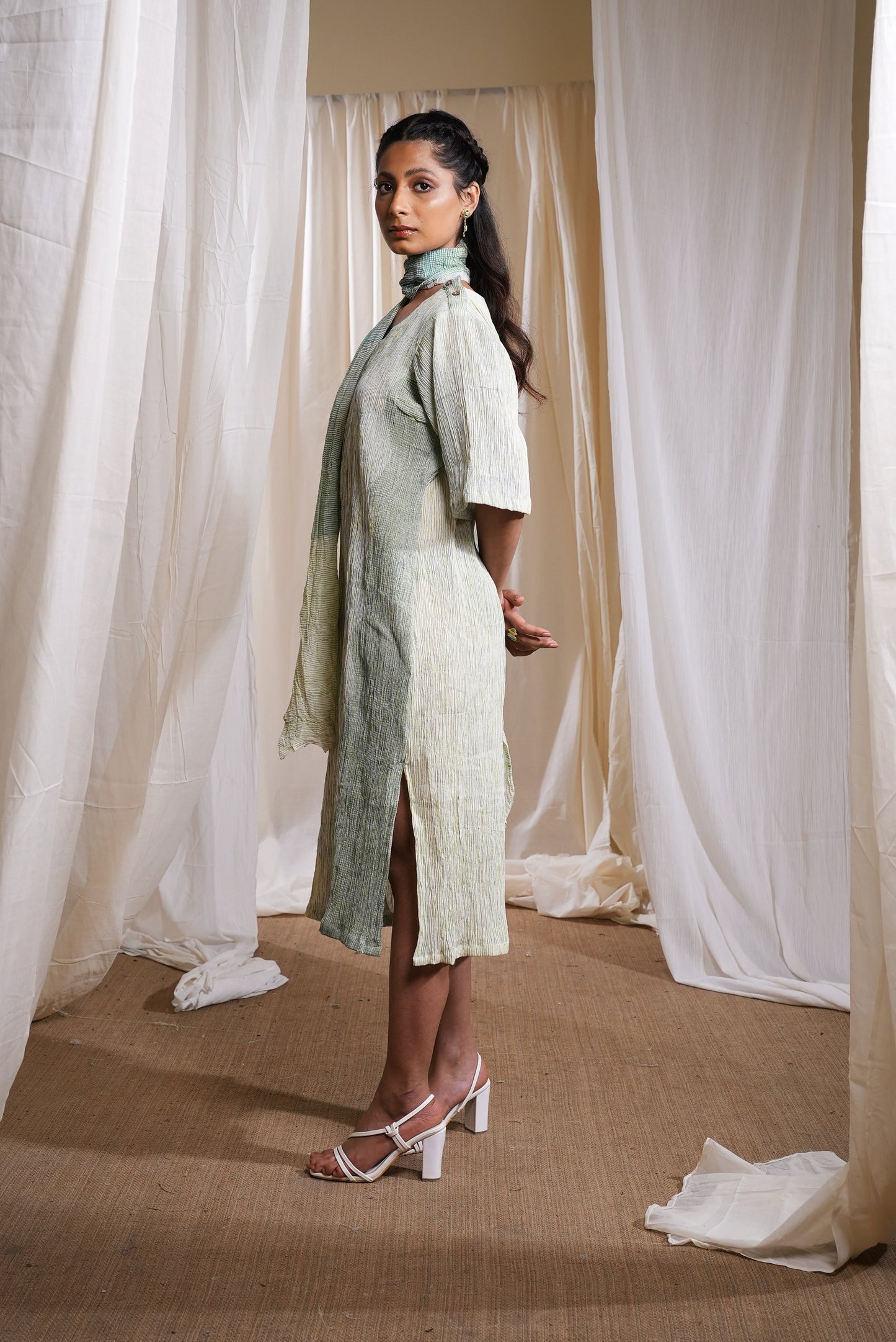 MARINA crinkled texture dress with stole