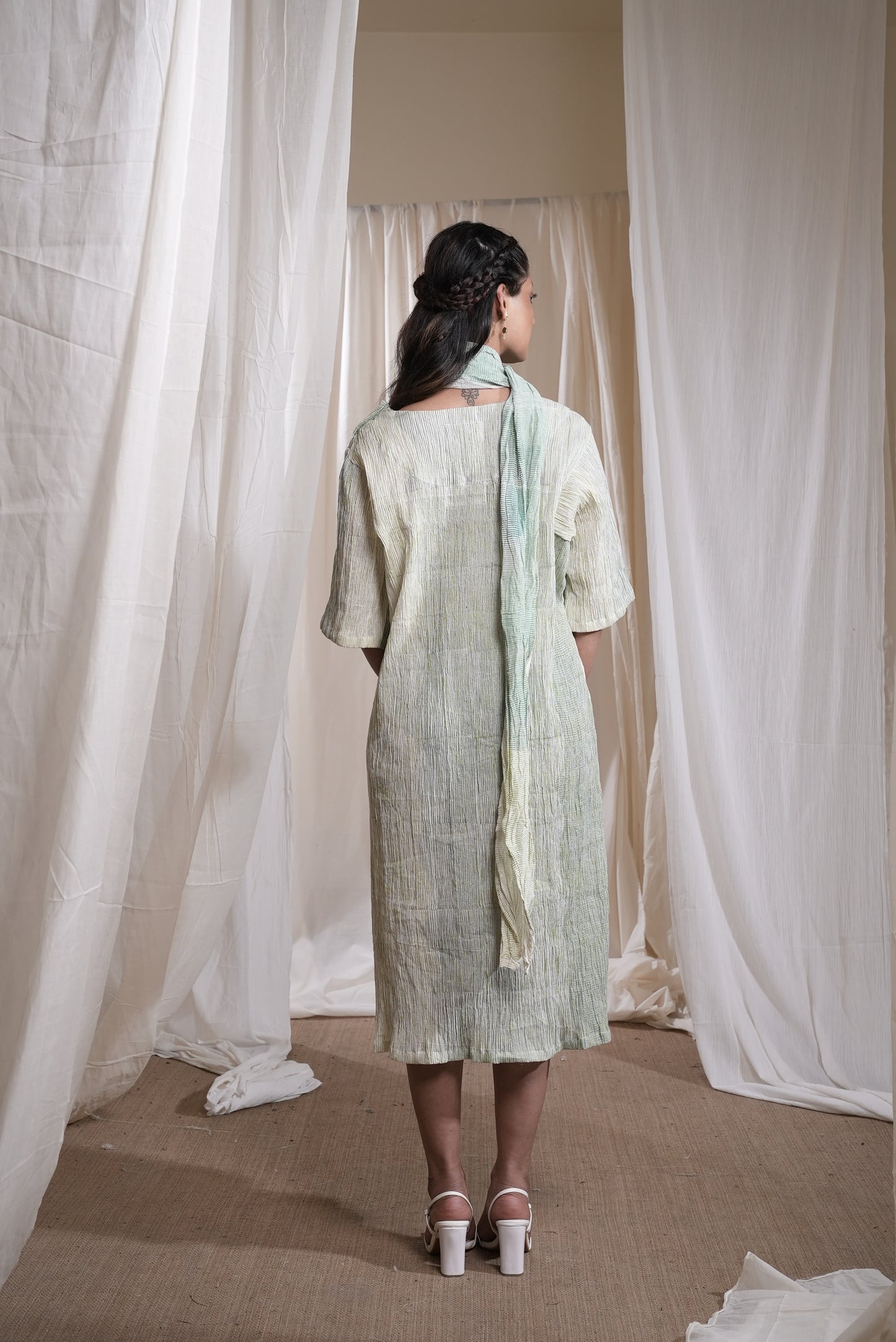 MARINA crinkled texture dress with stole