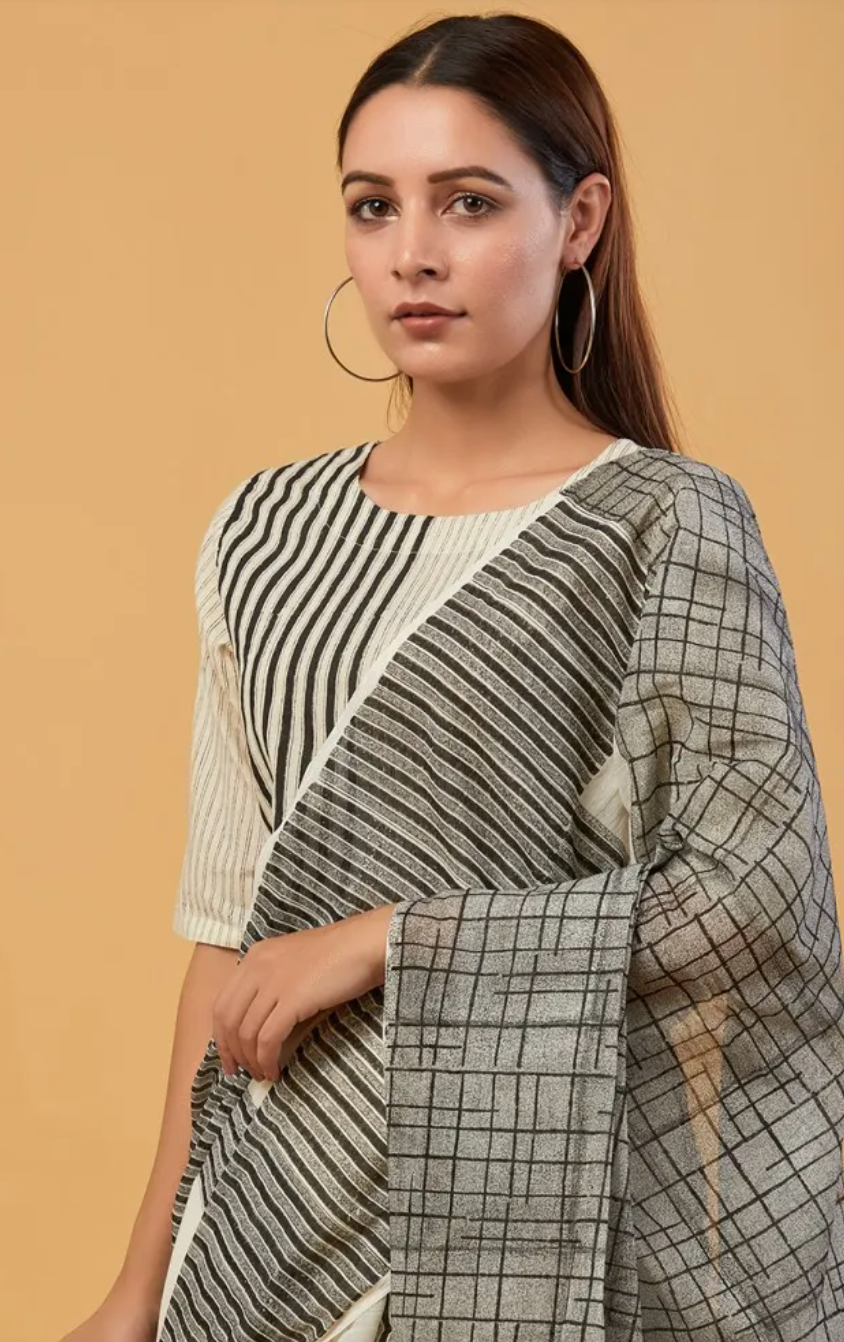 Monochrome Piano Saree with Blouse (Set of 2)