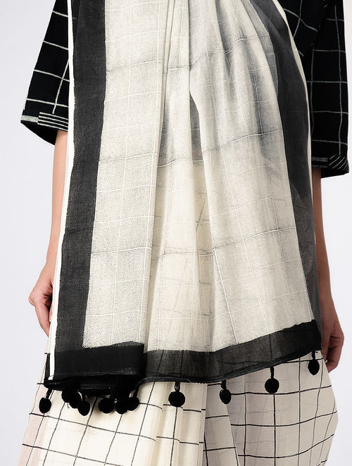Grid White Saree