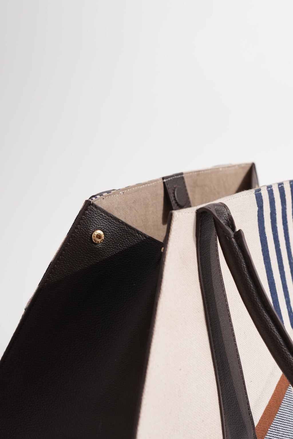 BANANA labs X VYAKTI India Bento Bag | Sequence