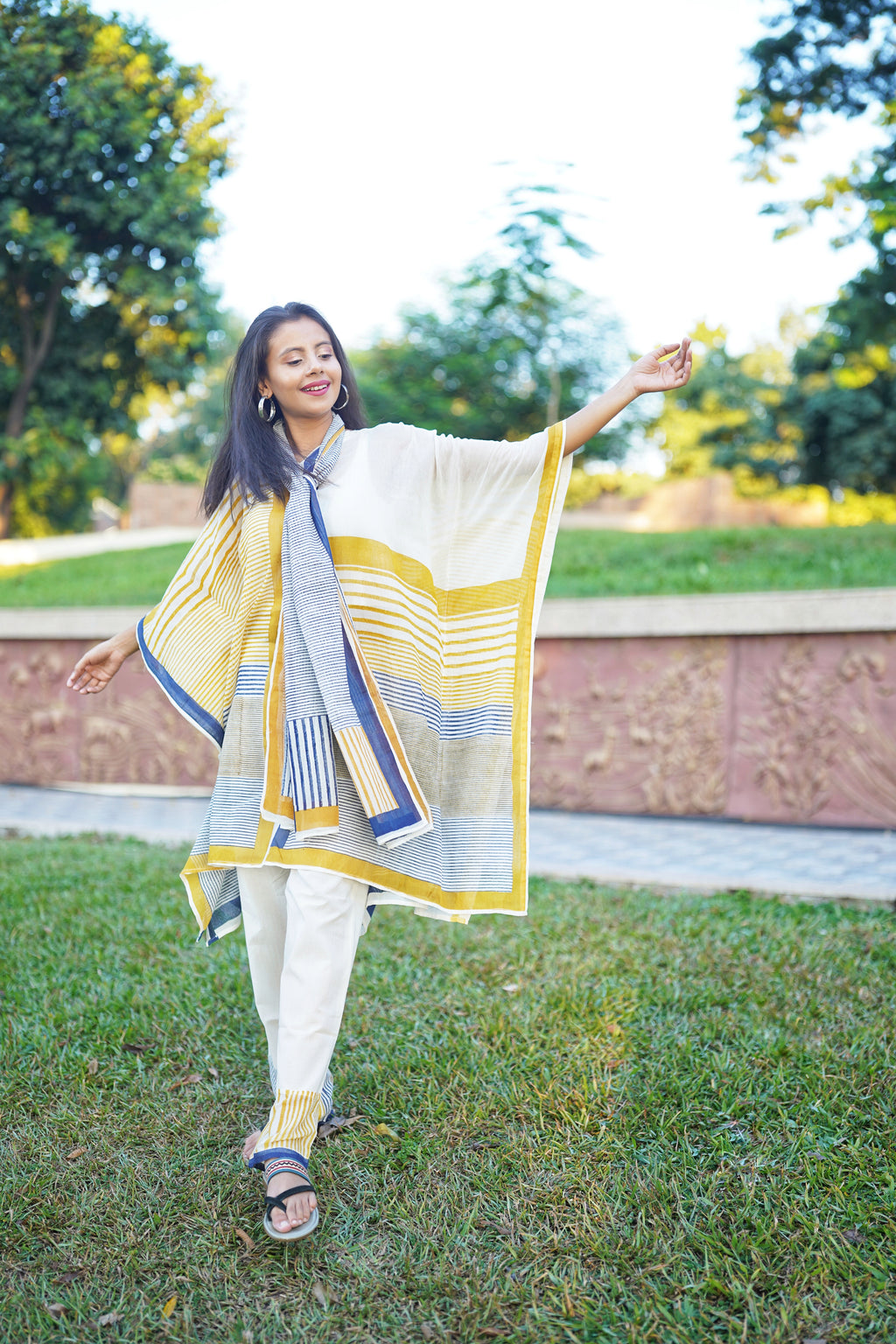 Perpendicular Blue Kaftan with Pants and Stole (Set of 3)