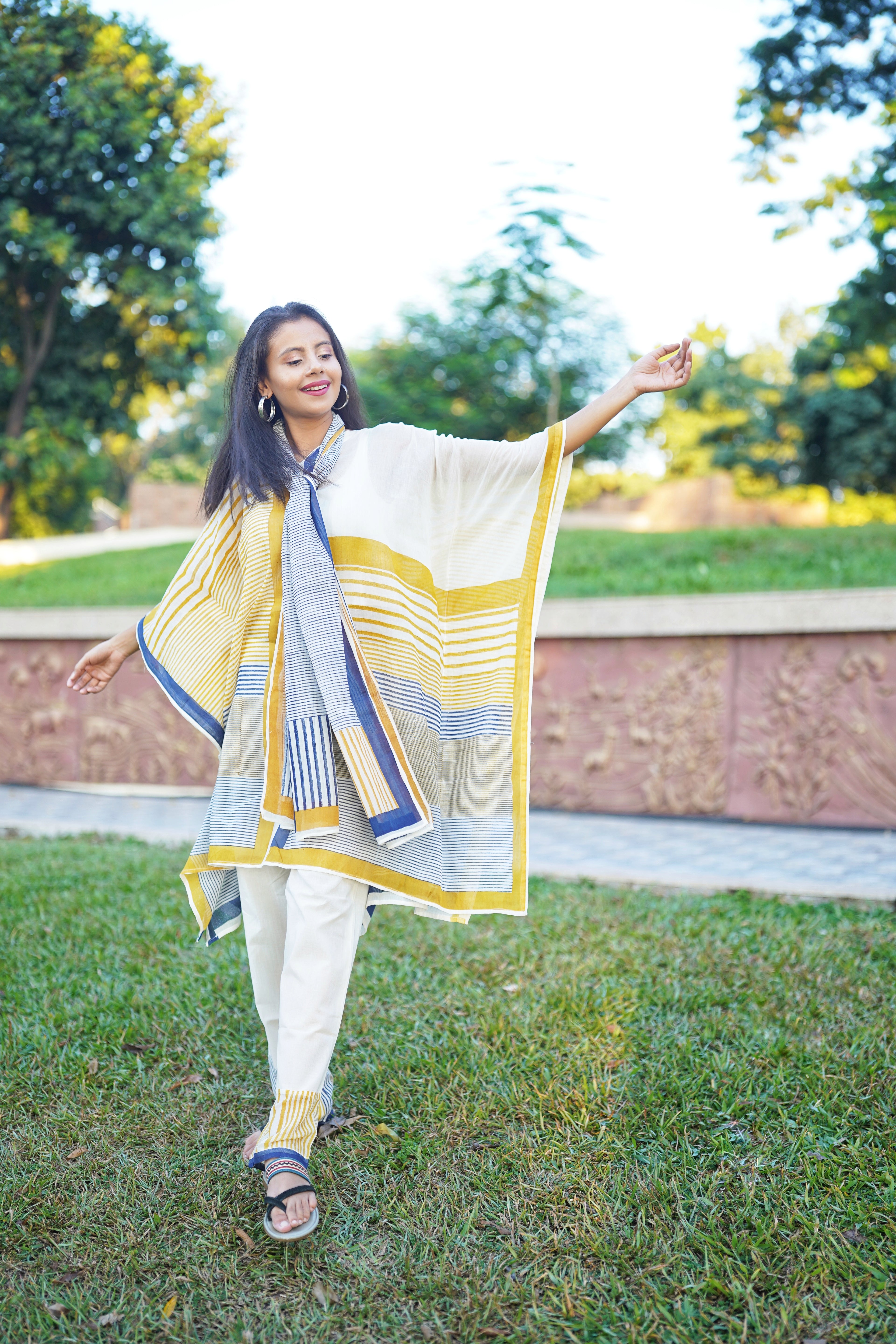 Perpendicular Blue Kaftan with Pants and Stole (Set of 3)