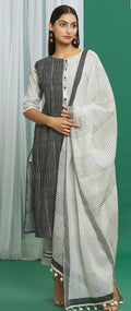 Monochrome White Cotton Round Neck Printed Kurta Set (Set of 3) - BANANA labs