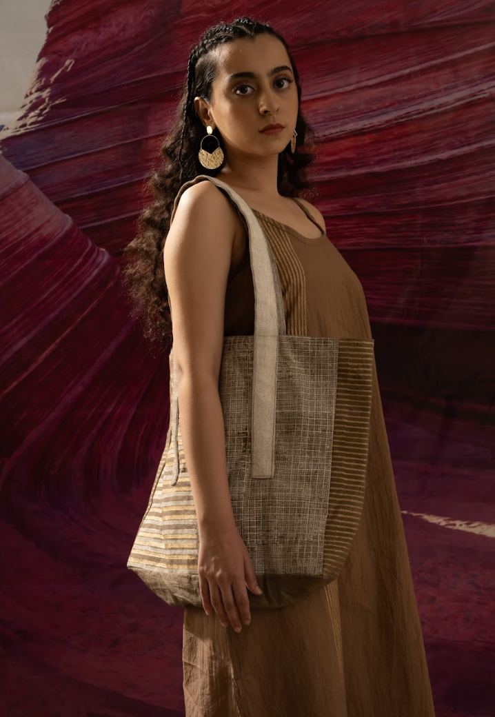 Aurum Viola  Graded Large Muddy Tote Bag