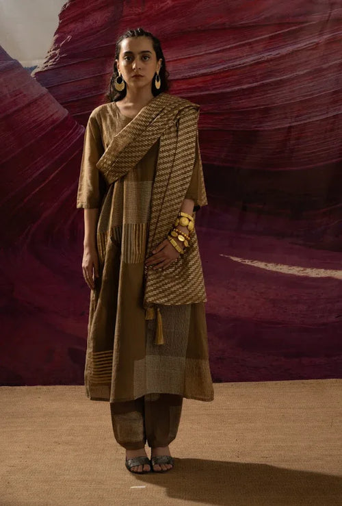 Aurum Chock Block Muddy Kurta with Pants and Dupatta(Set of 3) - BANANA labs