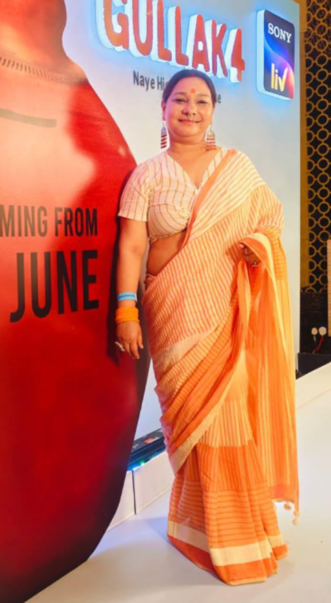 BANANA Orange Ombre Saree with Tie Up Blouse Set of 2)
