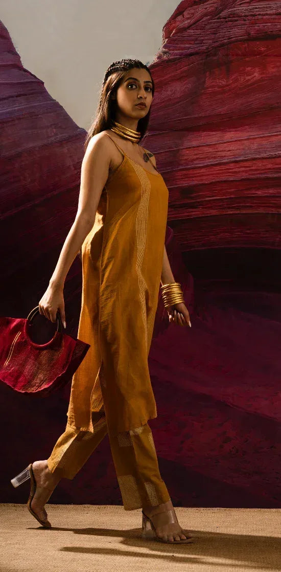 Aurum Auric Noodle Strap Kurta with lining and Pants (Set of 2) - BANANA labs