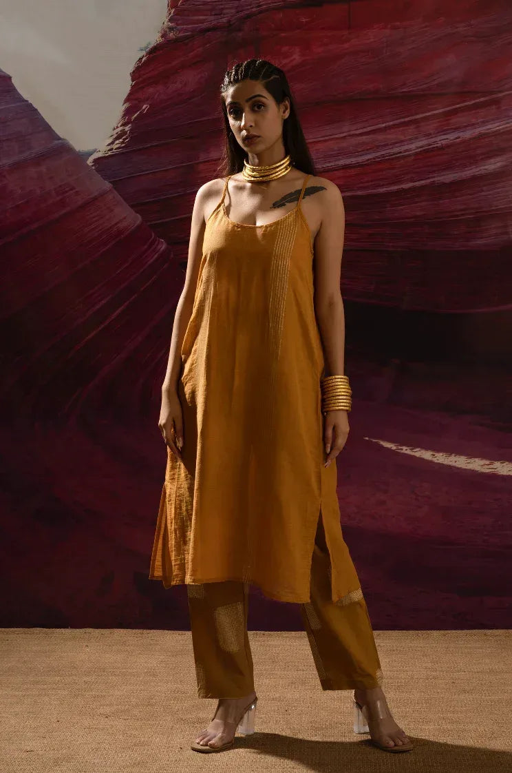 Aurum Auric Noodle Strap Kurta with lining and Pants (Set of 2) - BANANA labs