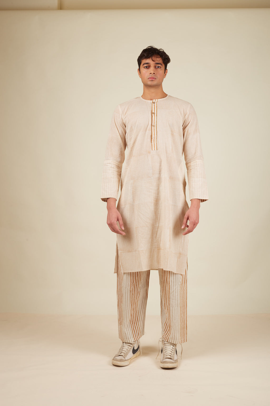 BANANA man Crossroads Sparkler Kurta Set with Stole