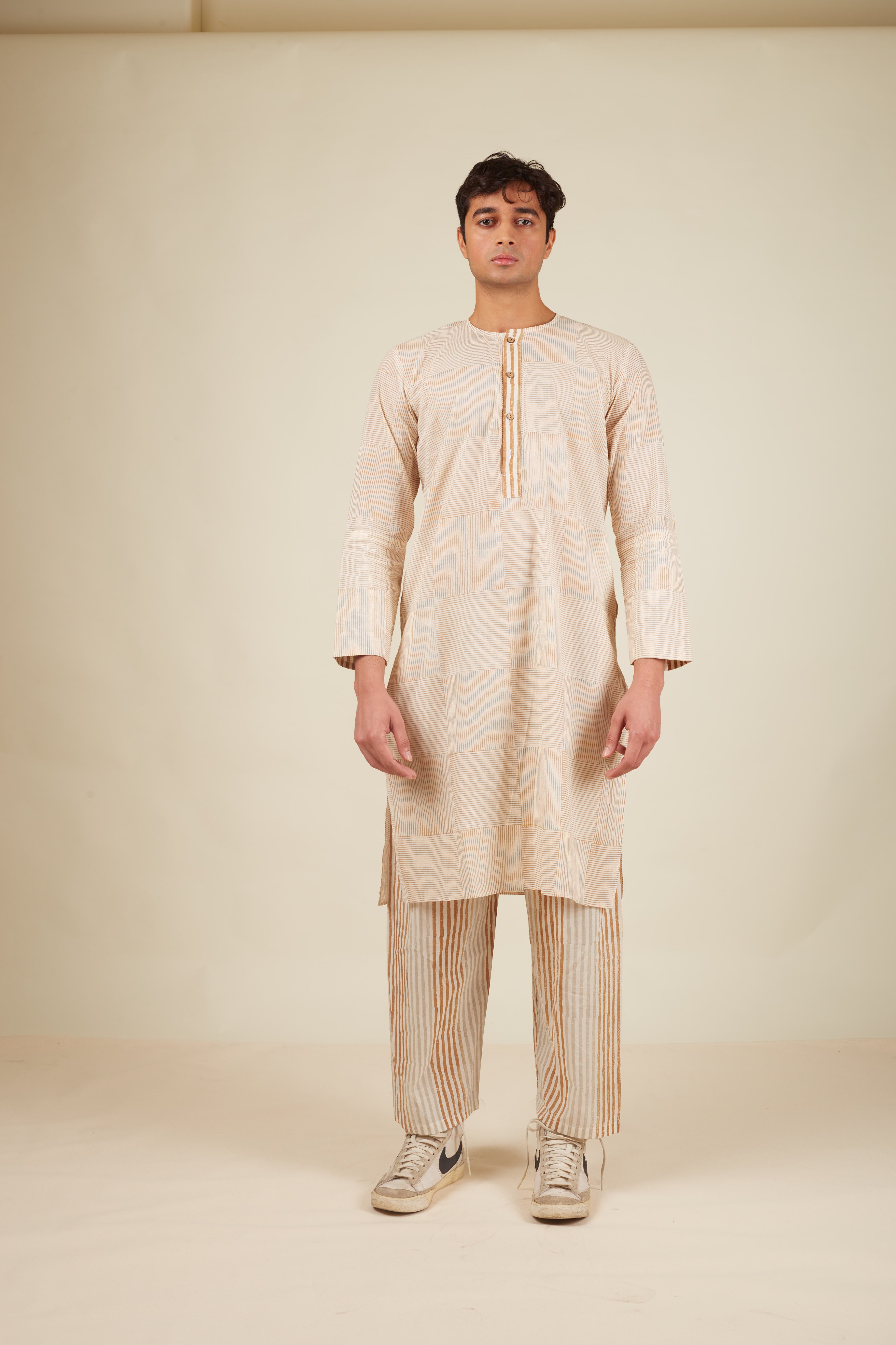BANANA man Crossroads Sparkler Kurta Set with Stole