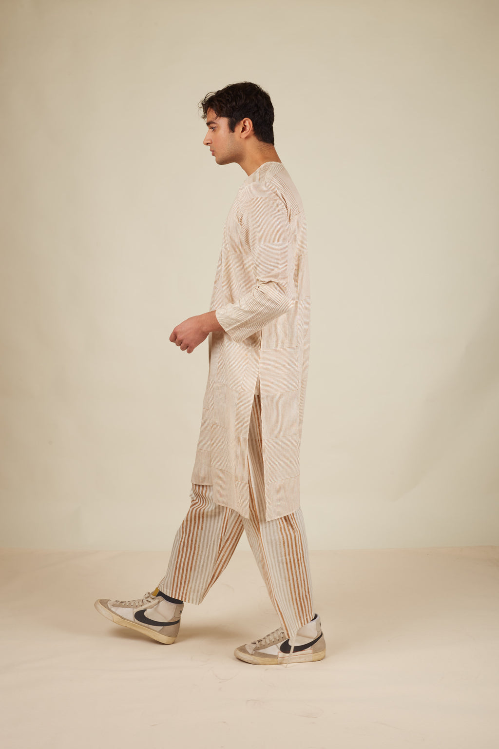 BANANA man Crossroads Sparkler Kurta Set with Stole
