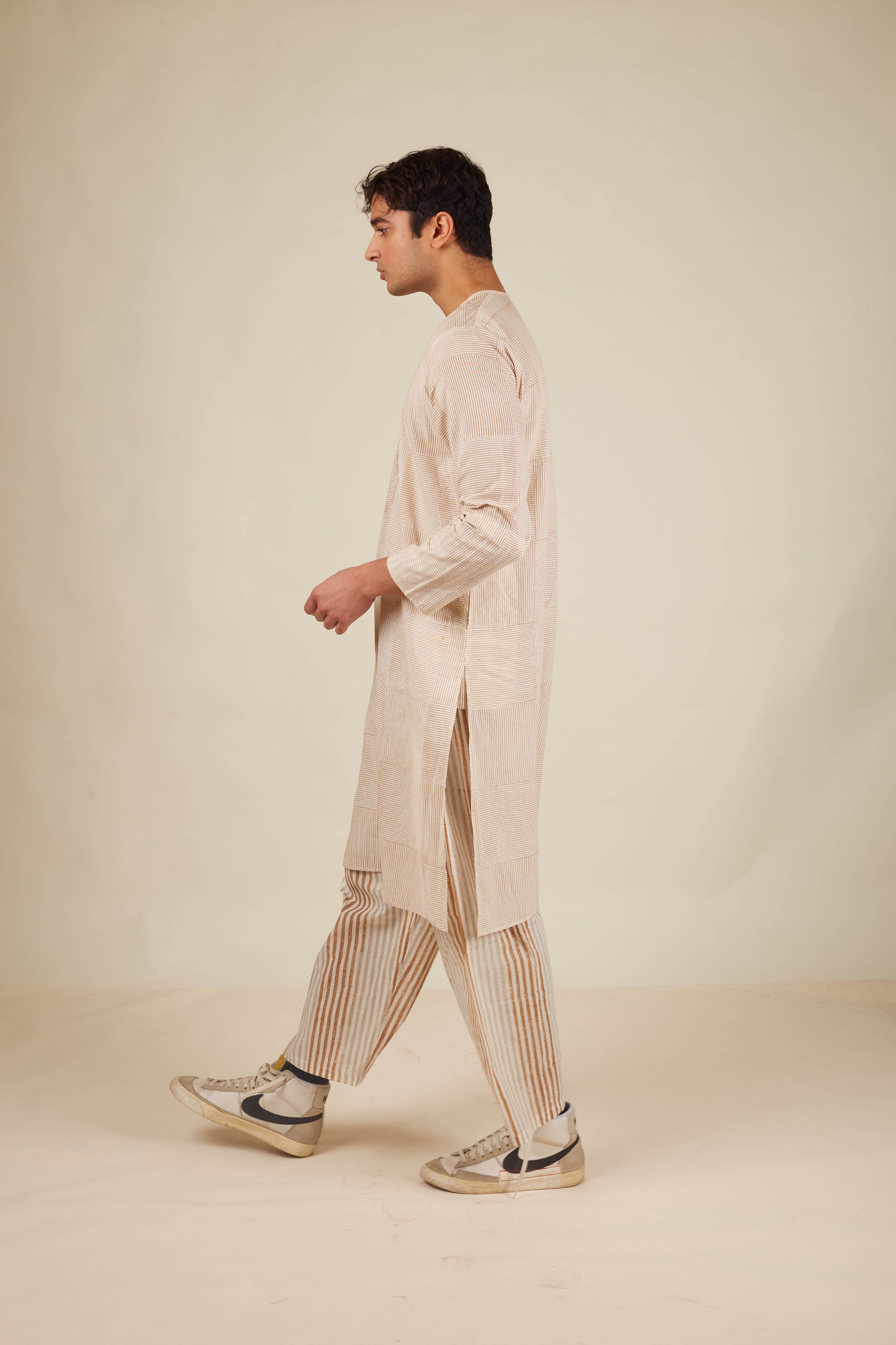 BANANA man Crossroads Sparkler Kurta Set with Stole
