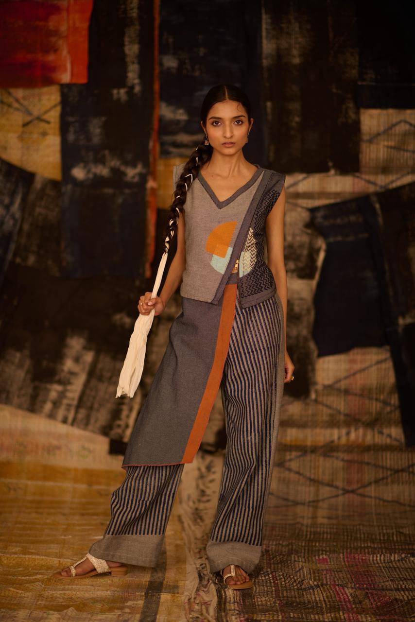 Sequence Asymmetric Contiuum Denim Zipper Top