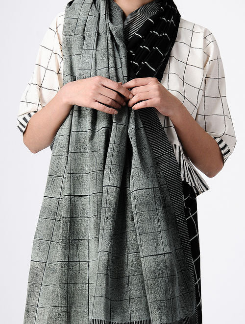 Monochrome Dupatta 11