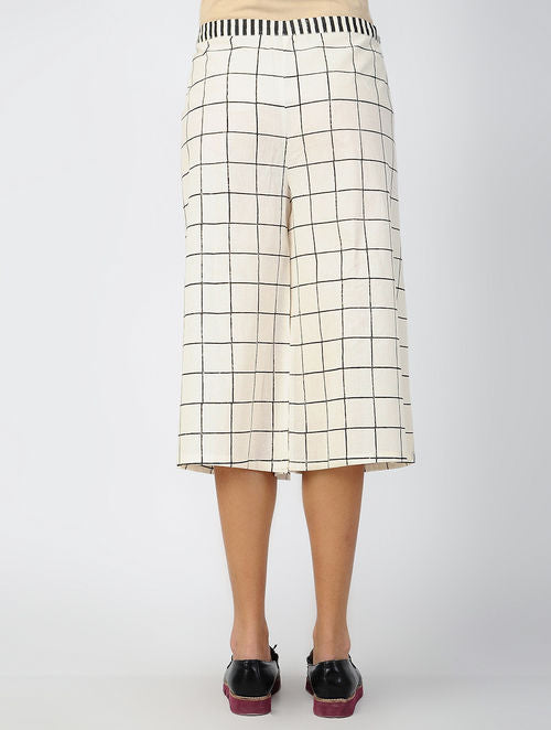 Grid White Skirt