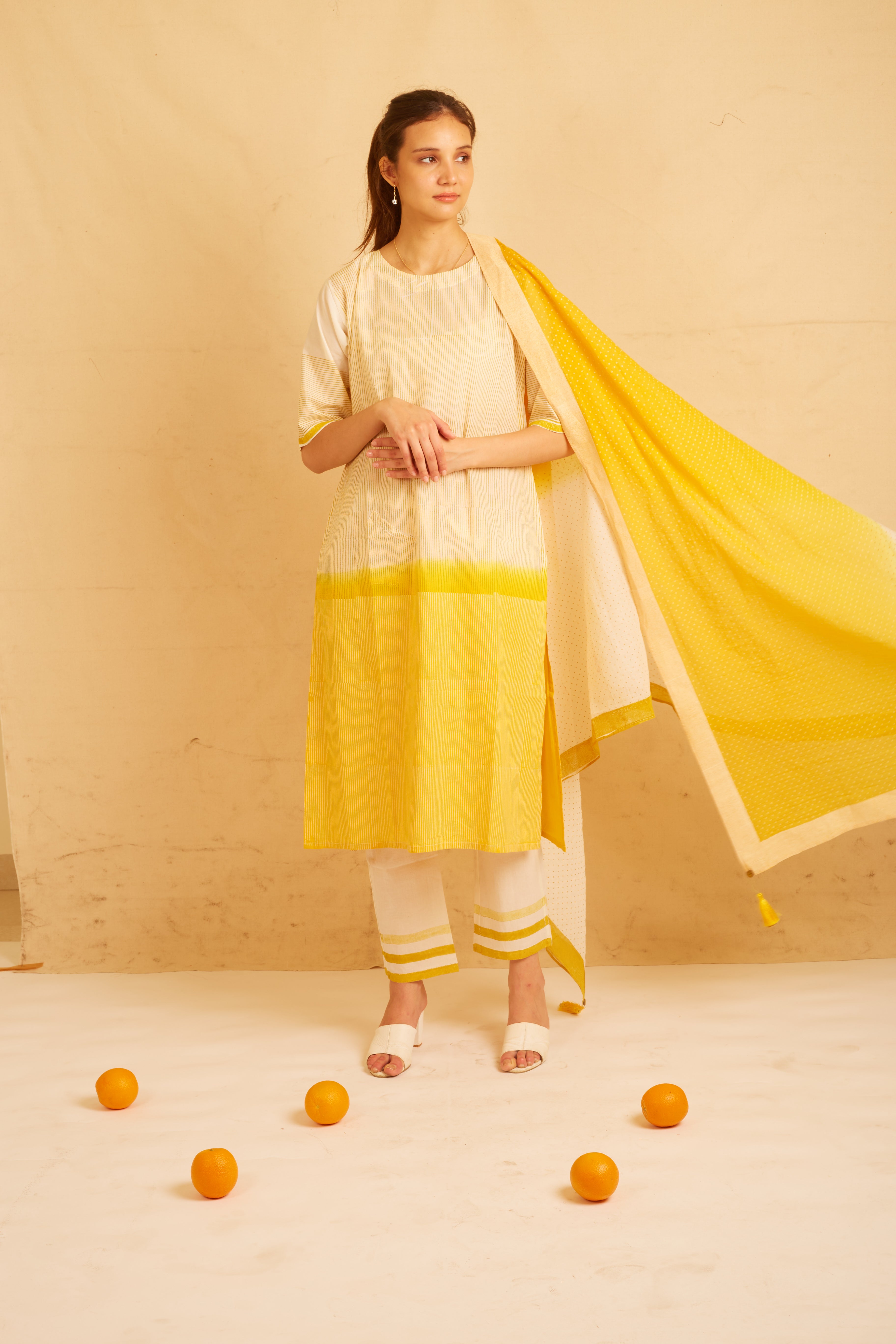 BANANA Yellow And White Dupatta
